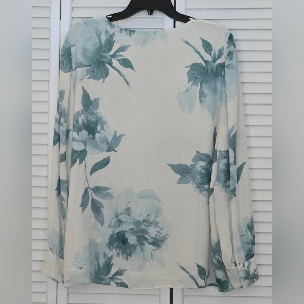 Beautiful Floral Alfani Career / Dress Blouse - Picture 2 of 9